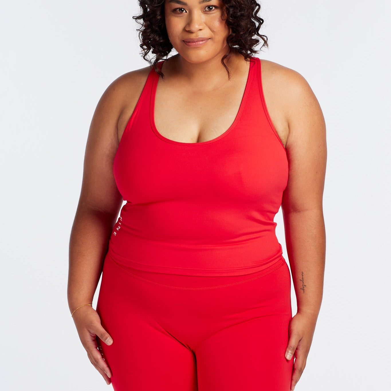 SUMMER PERFORMANCE CROP SINGLET HIBISCUS