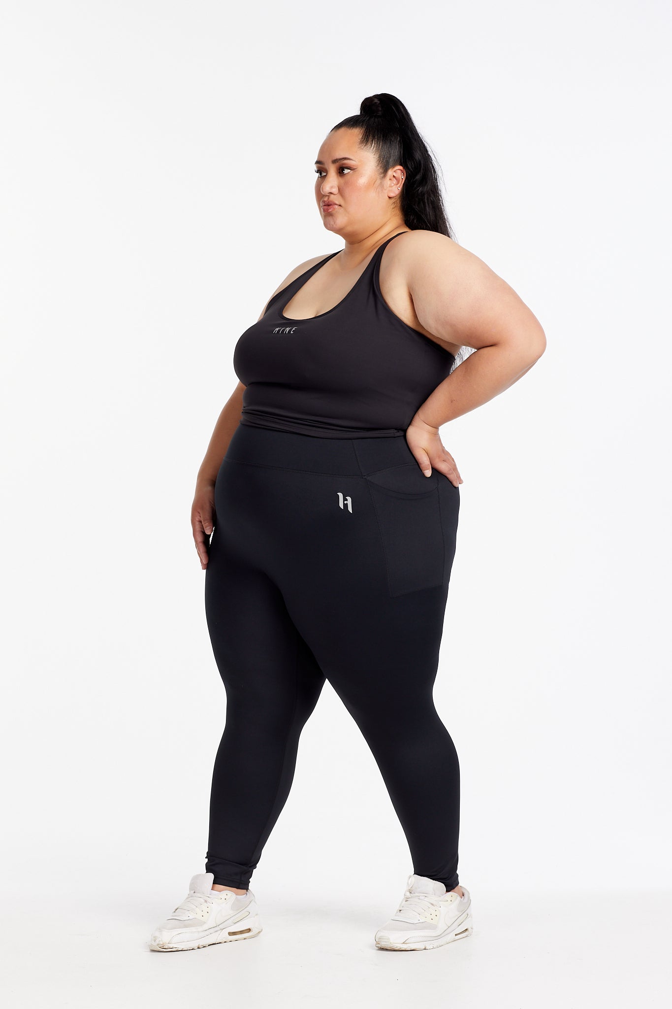PERFORMANCE RACERBACK CROP SINGLET ONYX