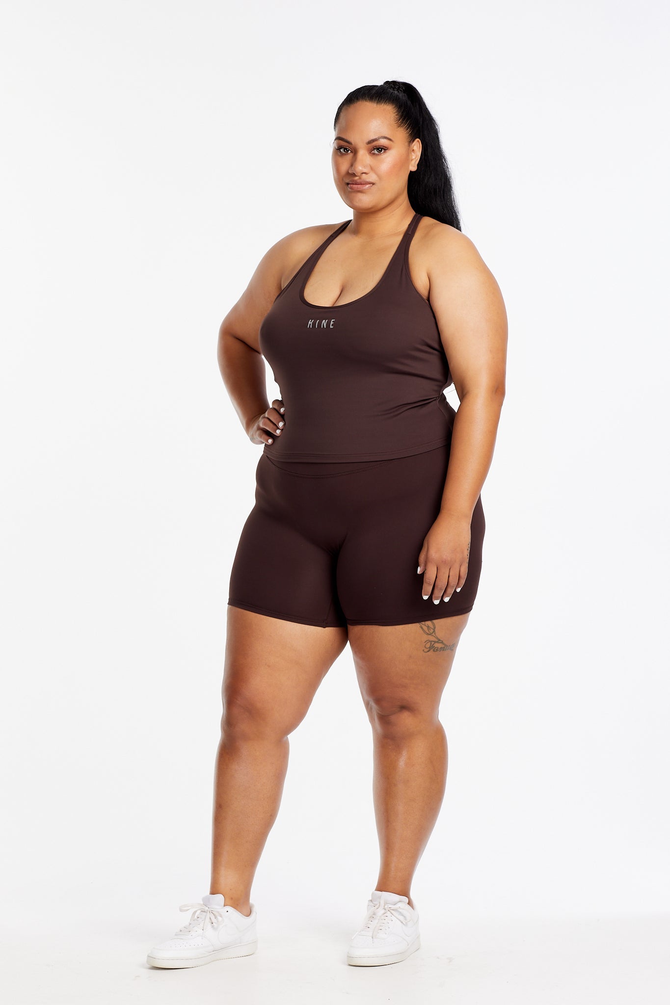 PERFORMANCE RACERBACK CROP SINGLET ESPRESSO