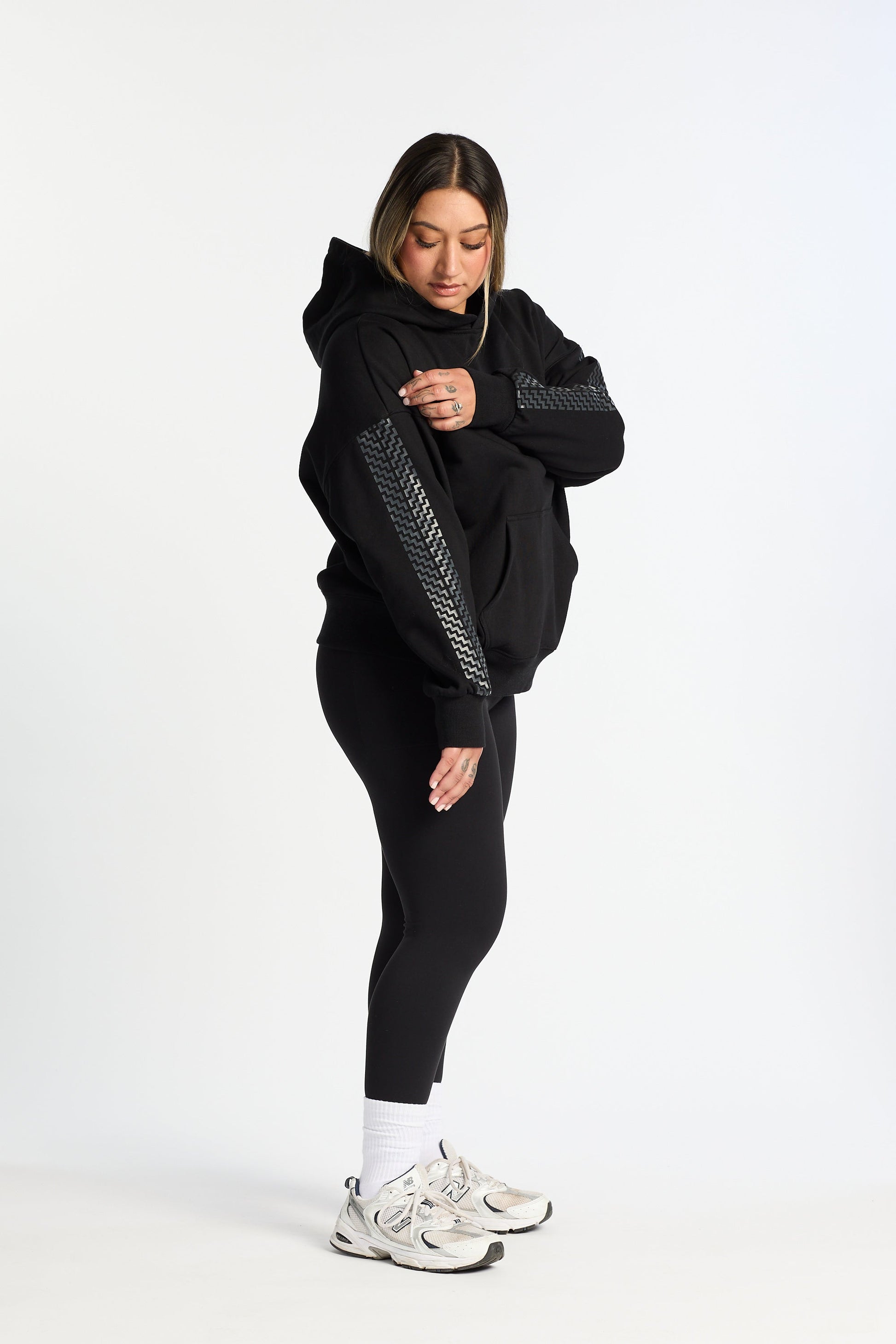 TAMAWAHINE HOODIE BLACK