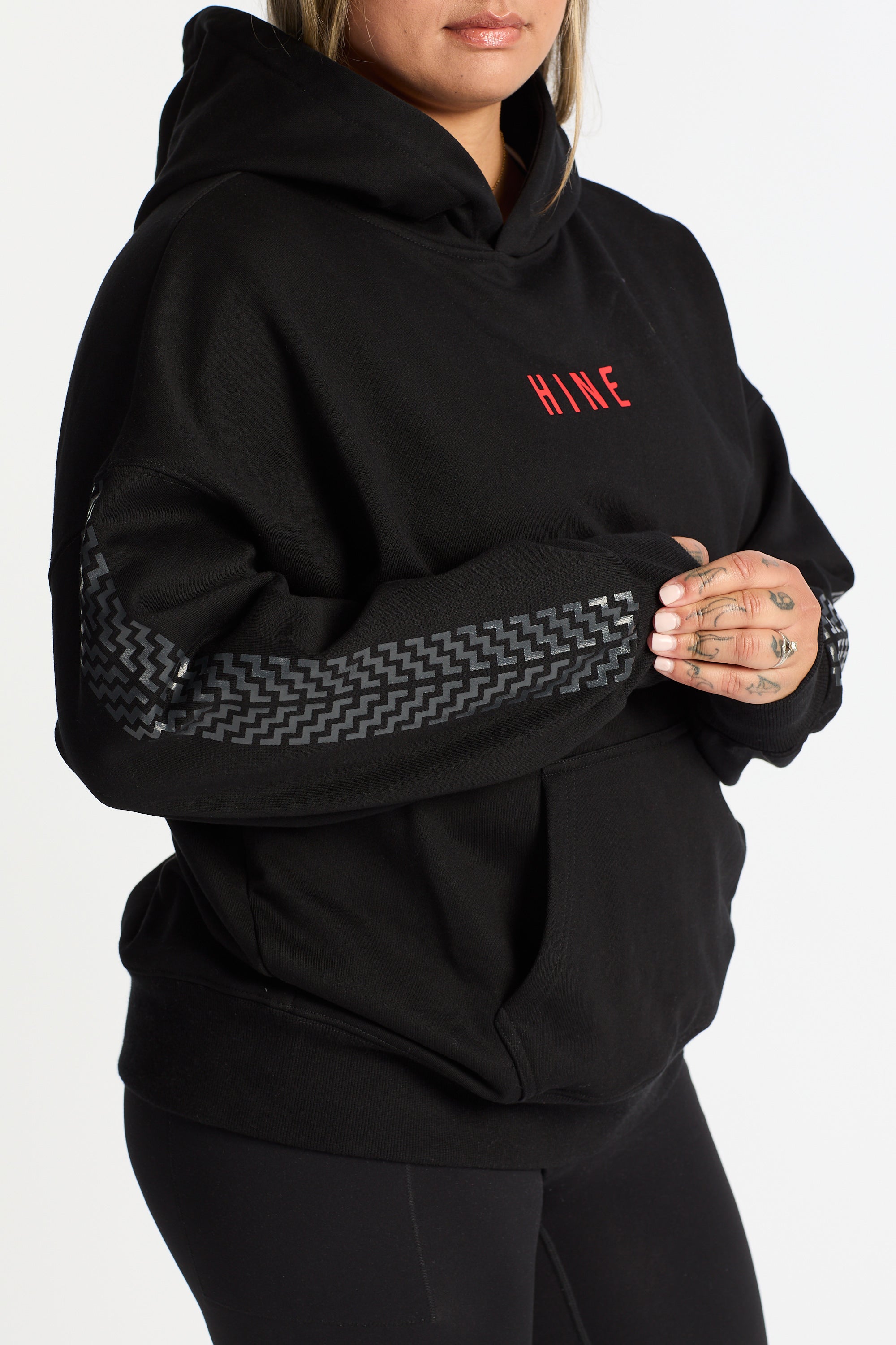 TAMAWAHINE HOODIE BLACK