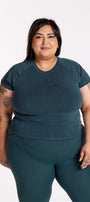 THE ESSENTIAL CROP TEE JADE