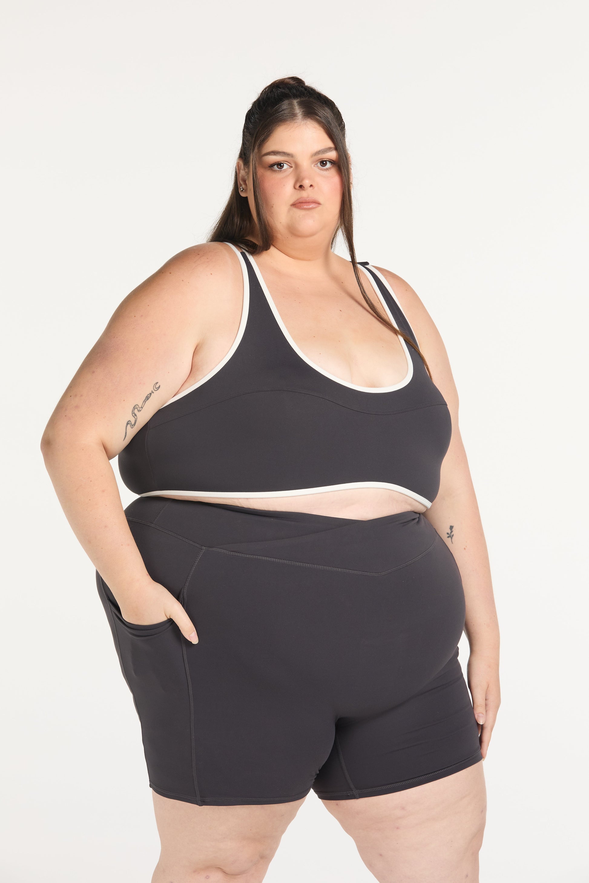 AUAHI CROSS-OVER MID SHORT CHARCOAL