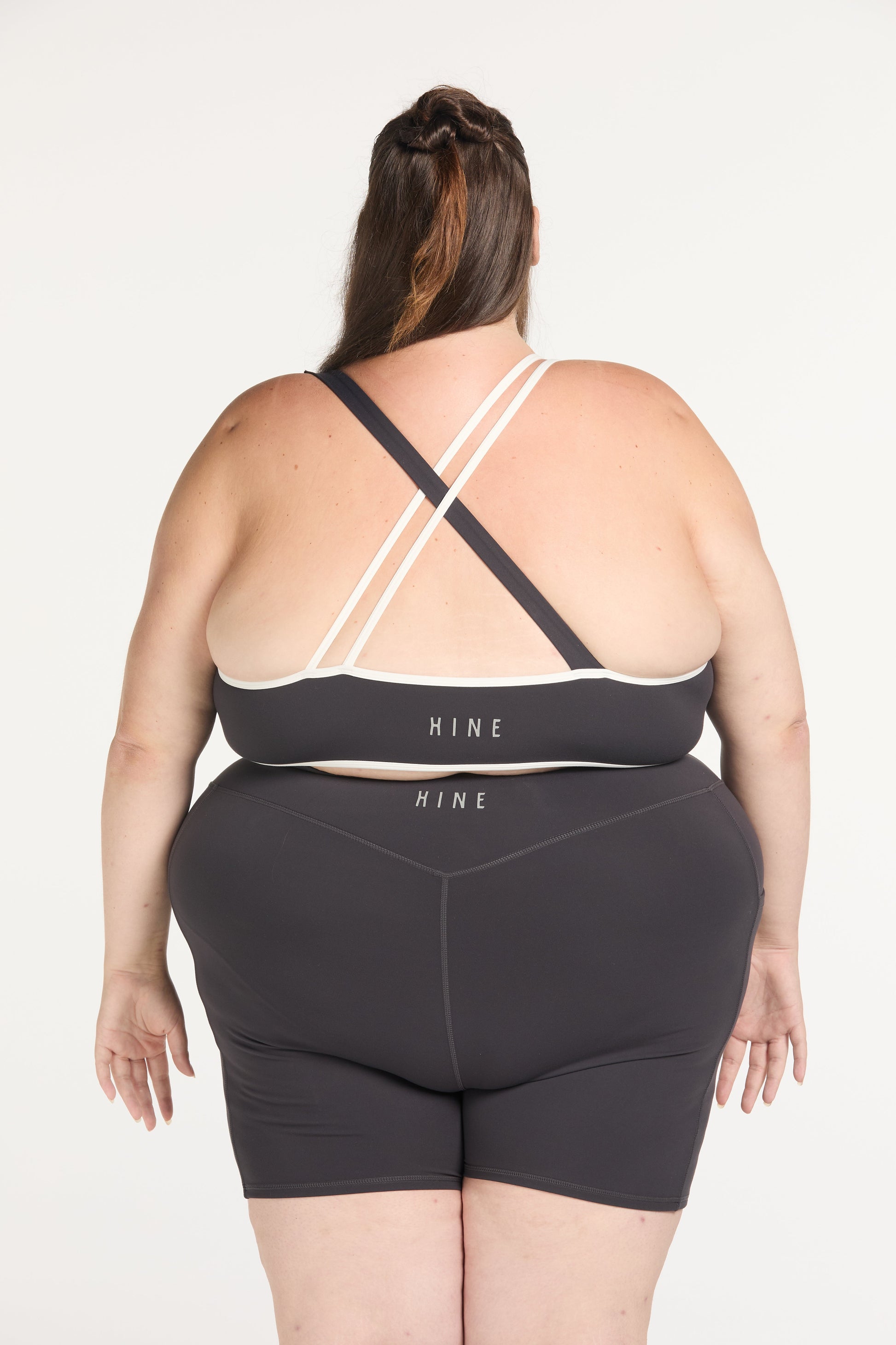AUAHI CROSS-OVER MID SHORT CHARCOAL
