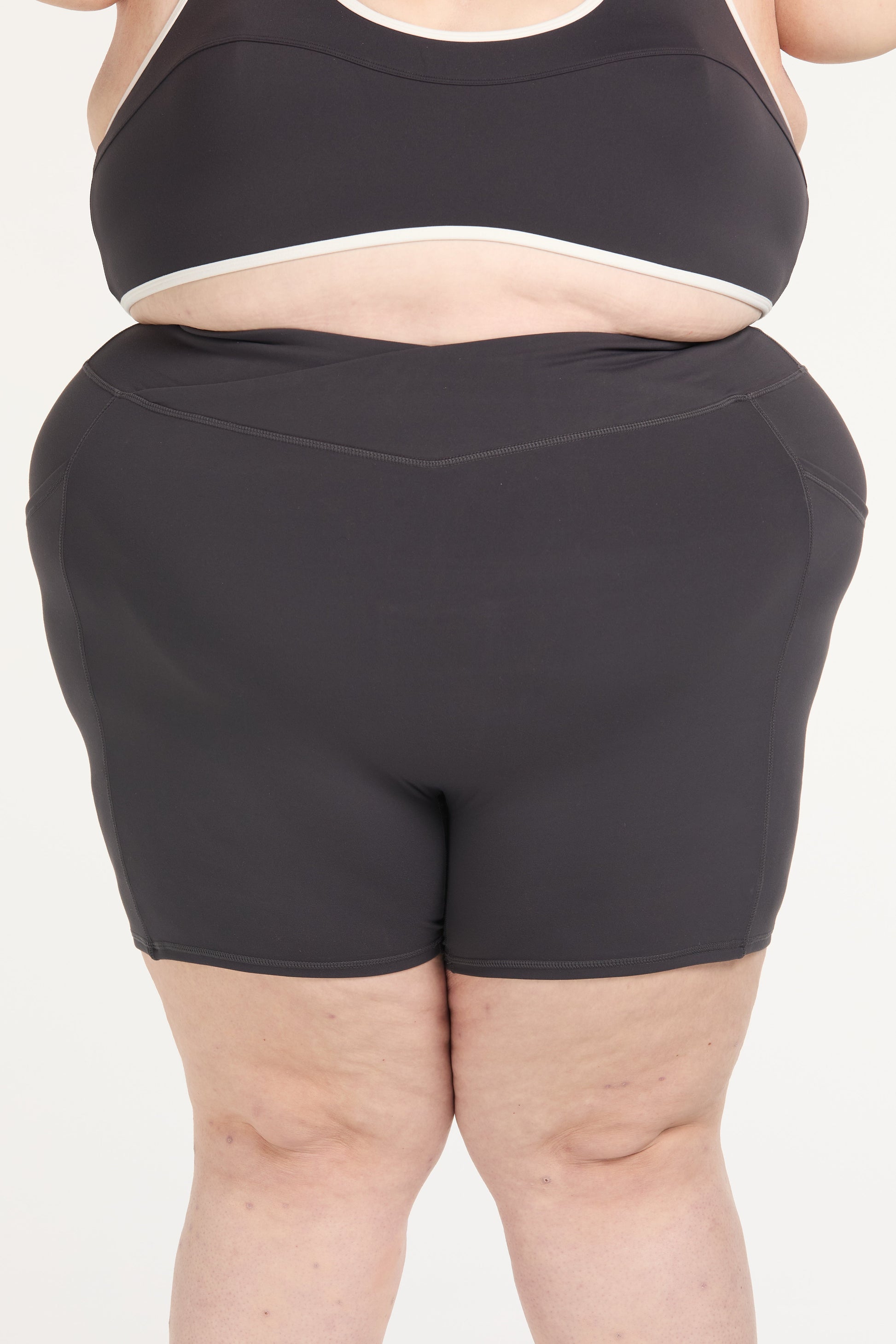AUAHI CROSS-OVER MID SHORT CHARCOAL