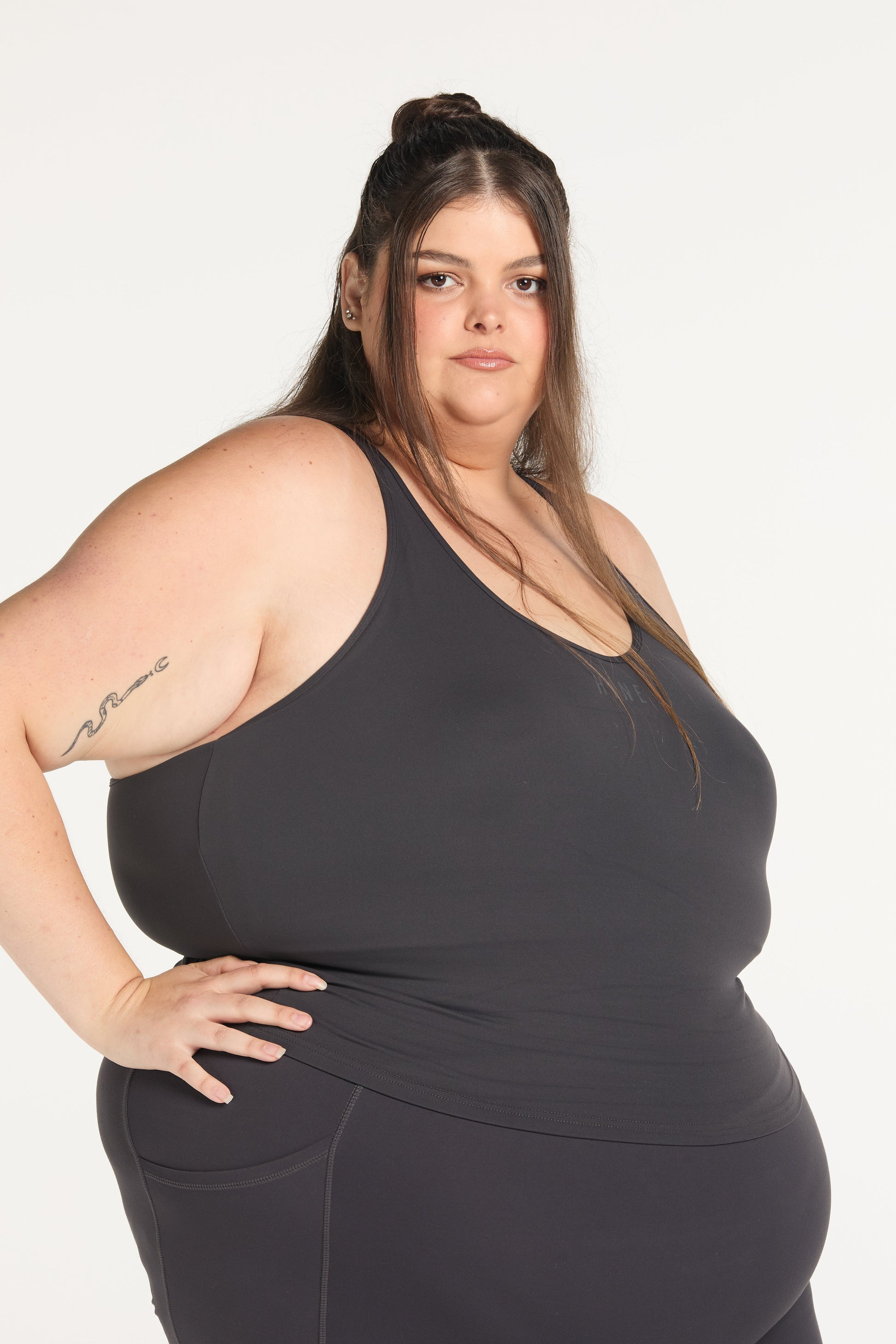 RACERBACK CROP SINGLET W/ IN-BUILT BRA CHARCOAL