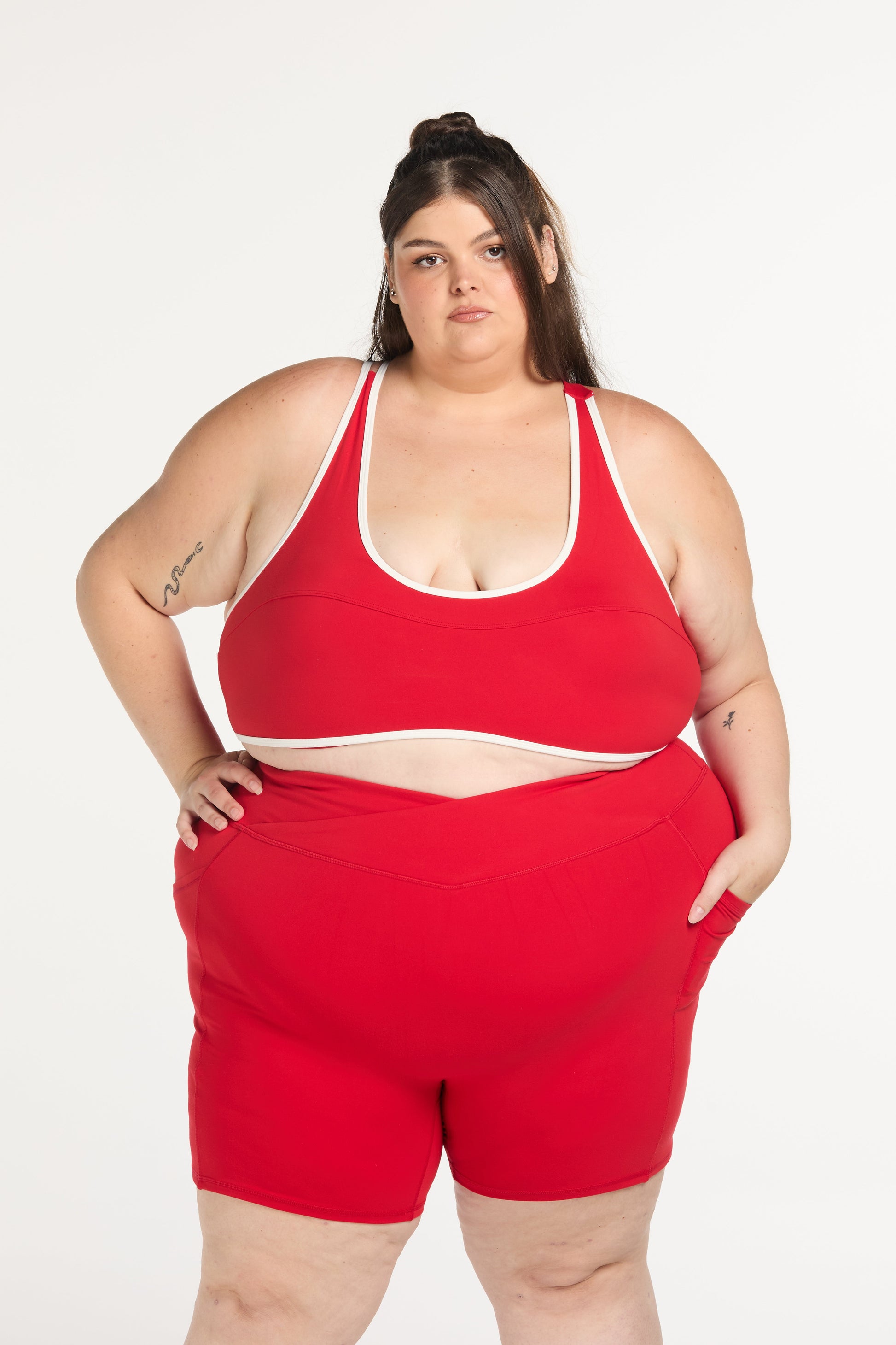 AUAHI CROSS-OVER MID SHORT RED