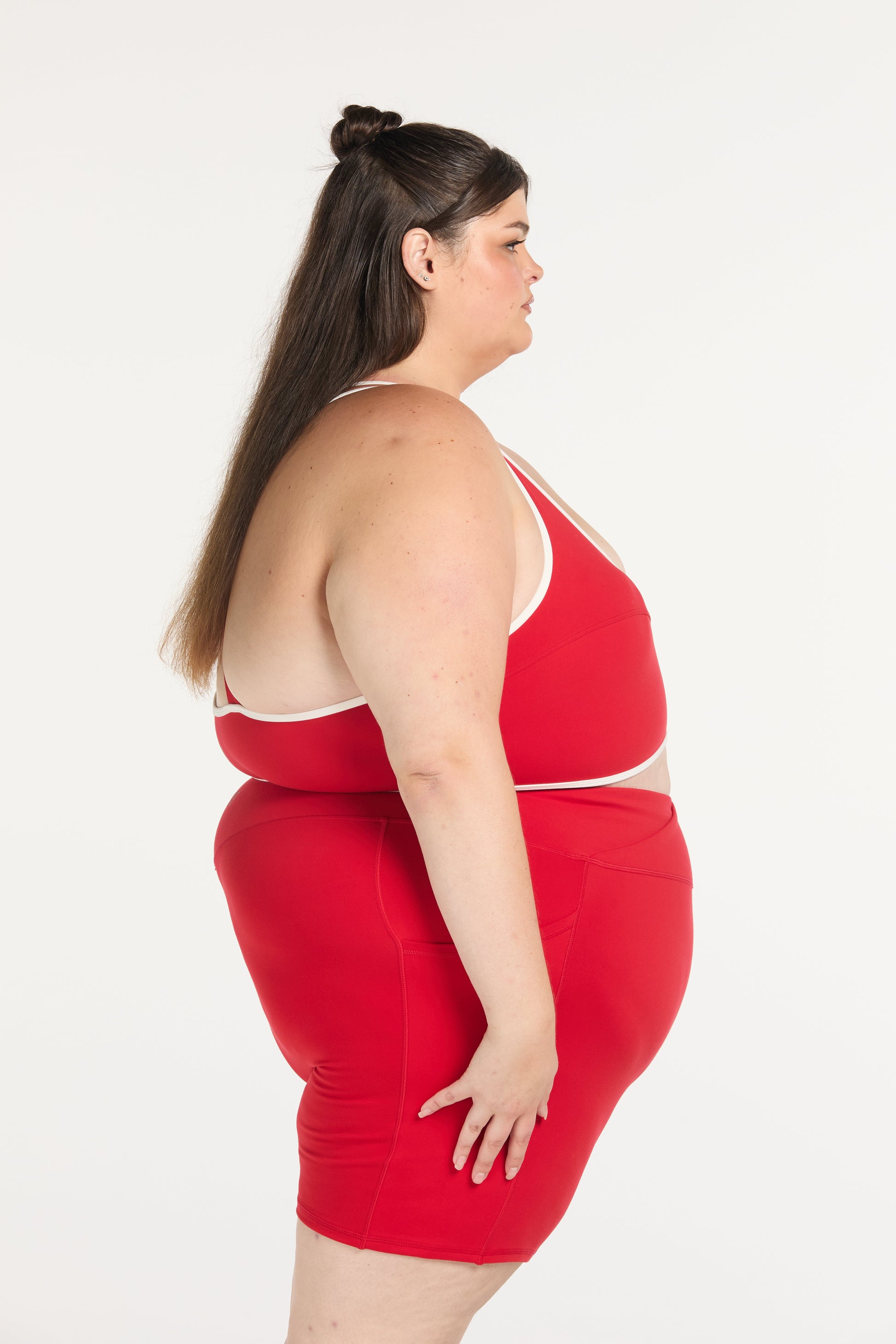 AUAHI CROSS-OVER MID SHORT RED