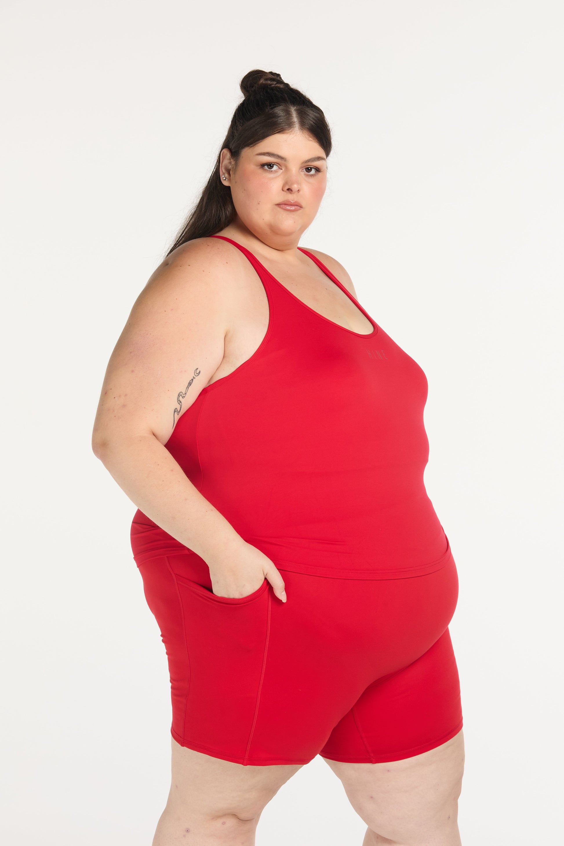 RACERBACK CROP SINGLET W/ IN-BUILT BRA RED