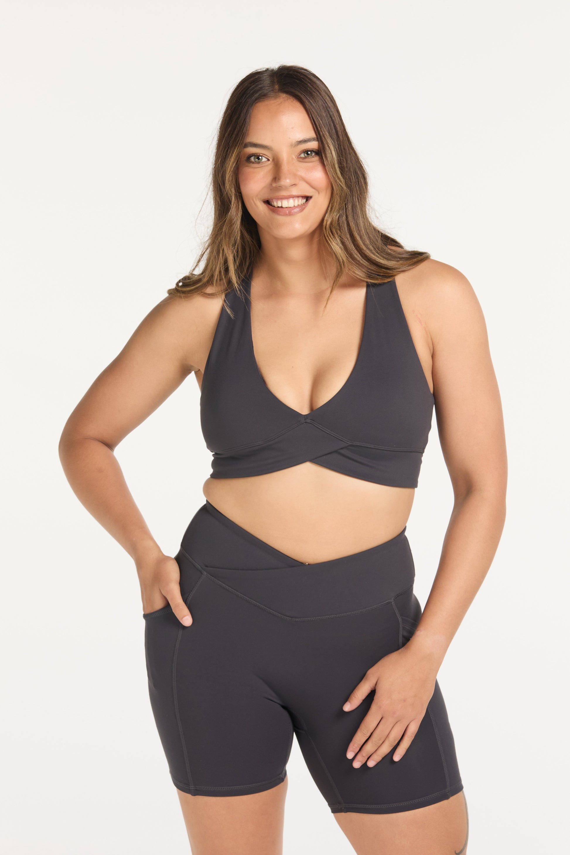 AUAHI CROSS-OVER MID SHORT CHARCOAL