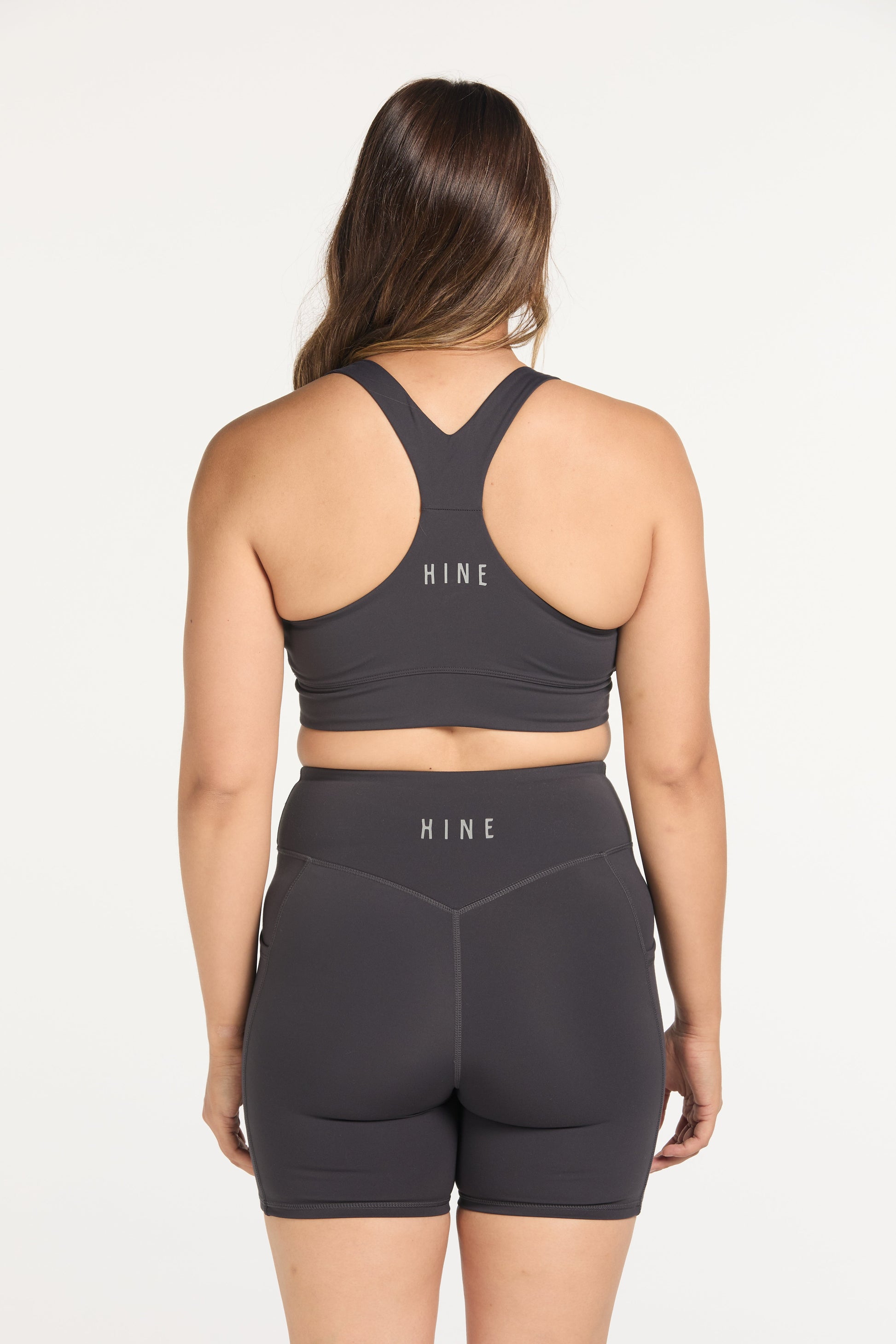 AUAHI CROSS-OVER MID SHORT CHARCOAL