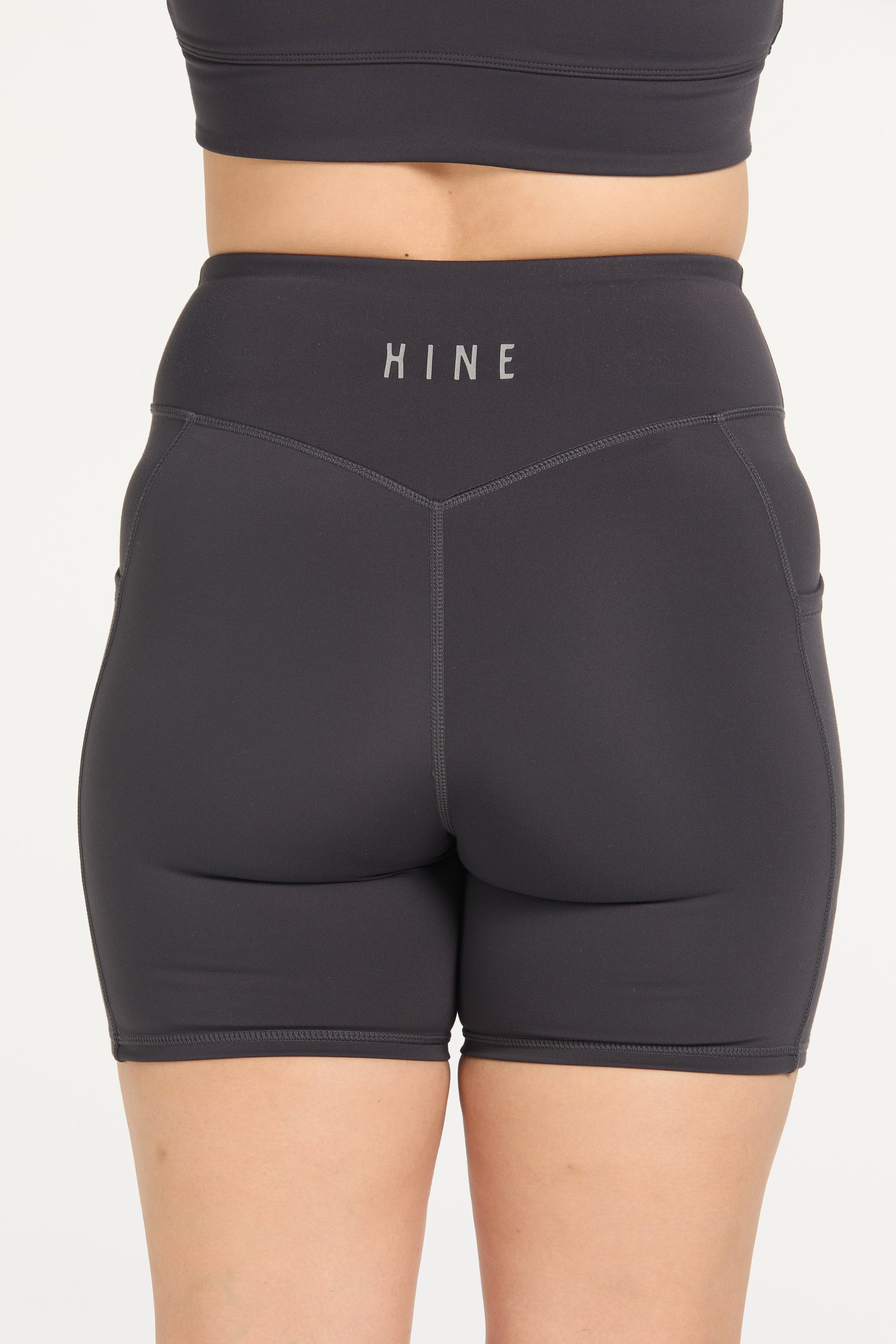 AUAHI CROSS-OVER MID SHORT CHARCOAL