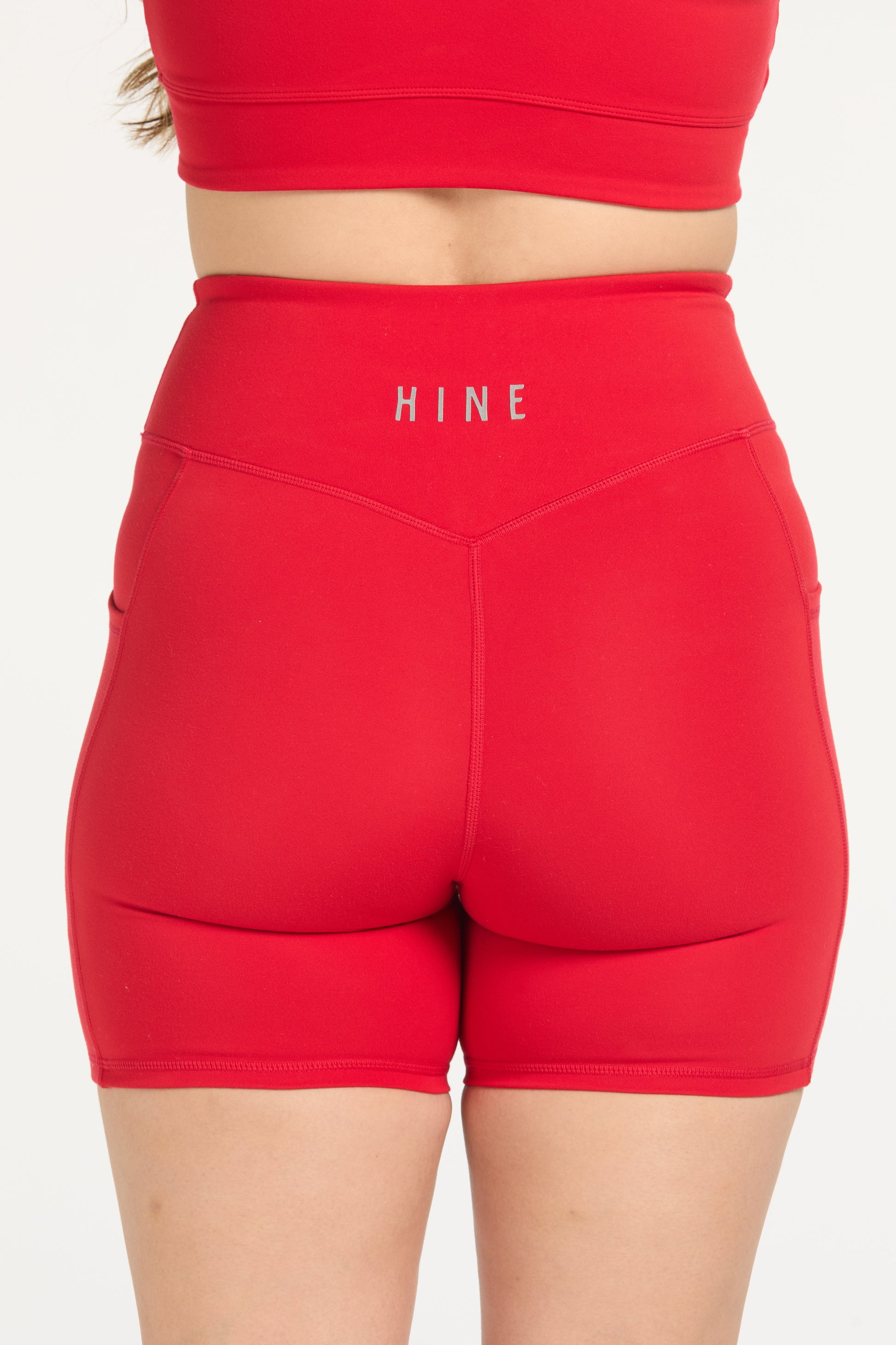 AUAHI CROSS-OVER MID SHORT RED