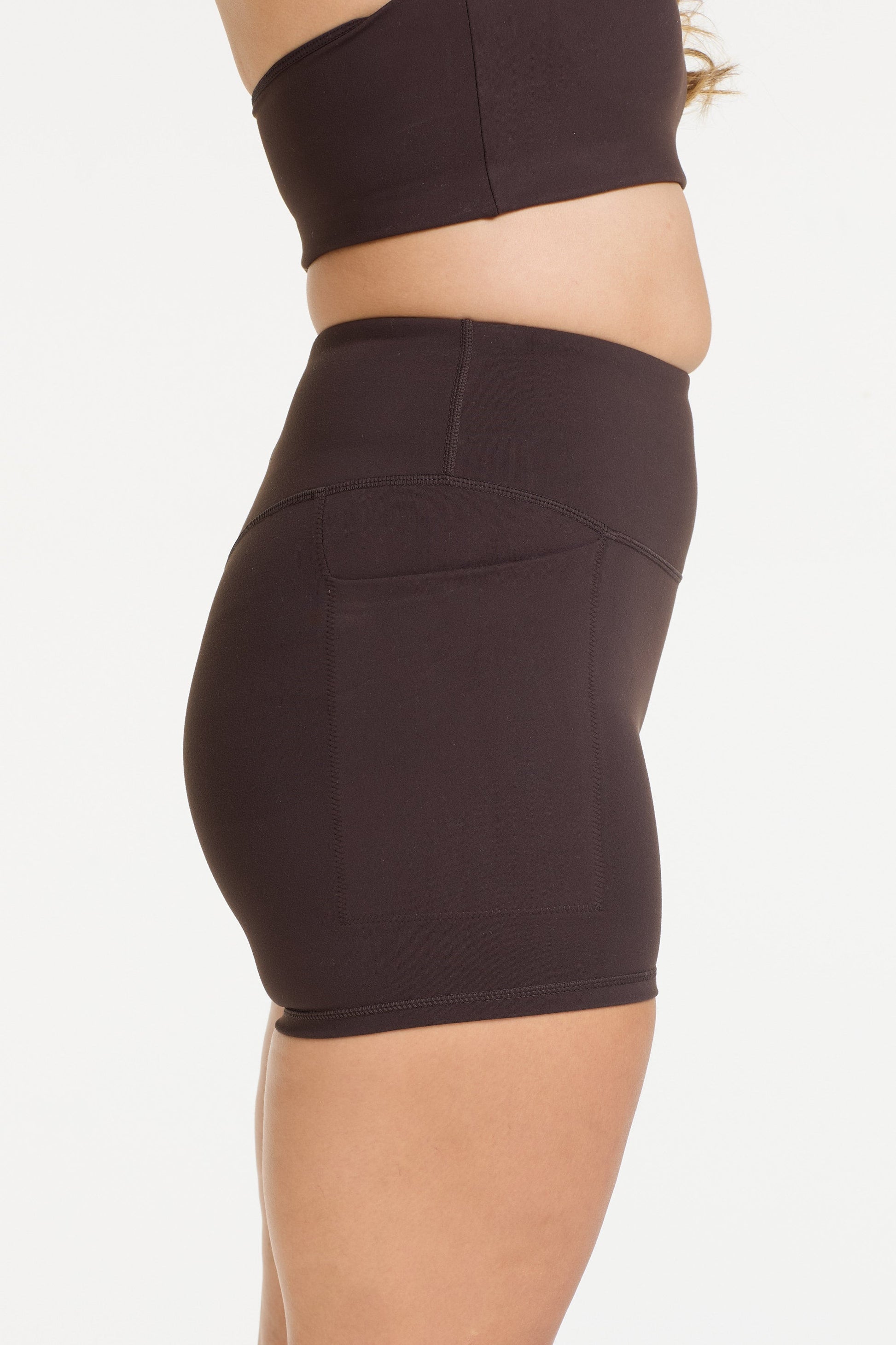 STAPLE W/ POCKET SHORT SHORT COCOA