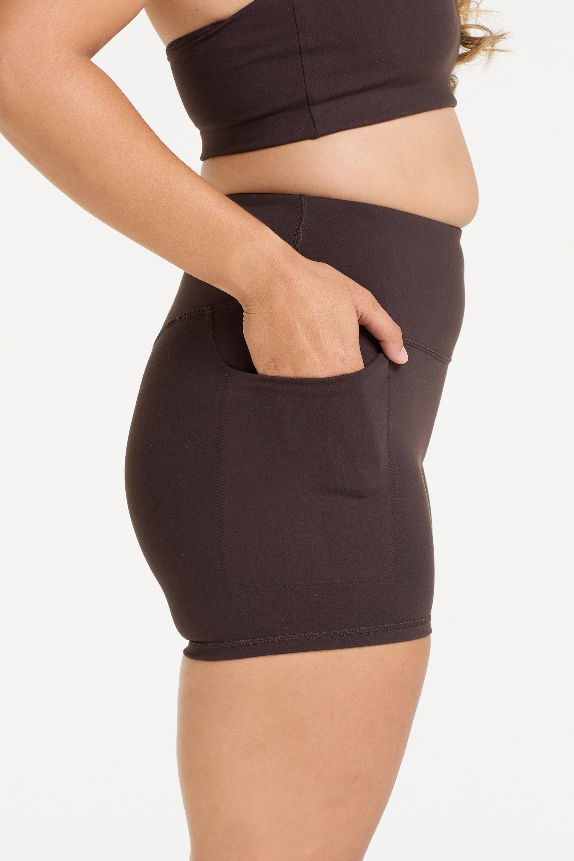 STAPLE W/ POCKET SHORT SHORT COCOA