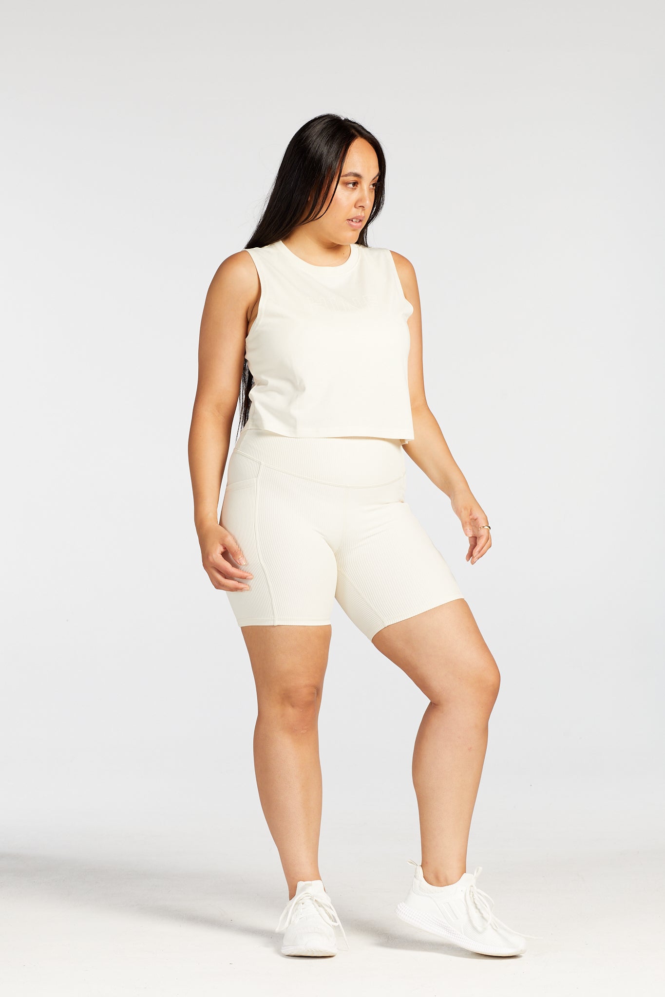 SIGNATURE CROP MUSCLE SINGLET CREAM