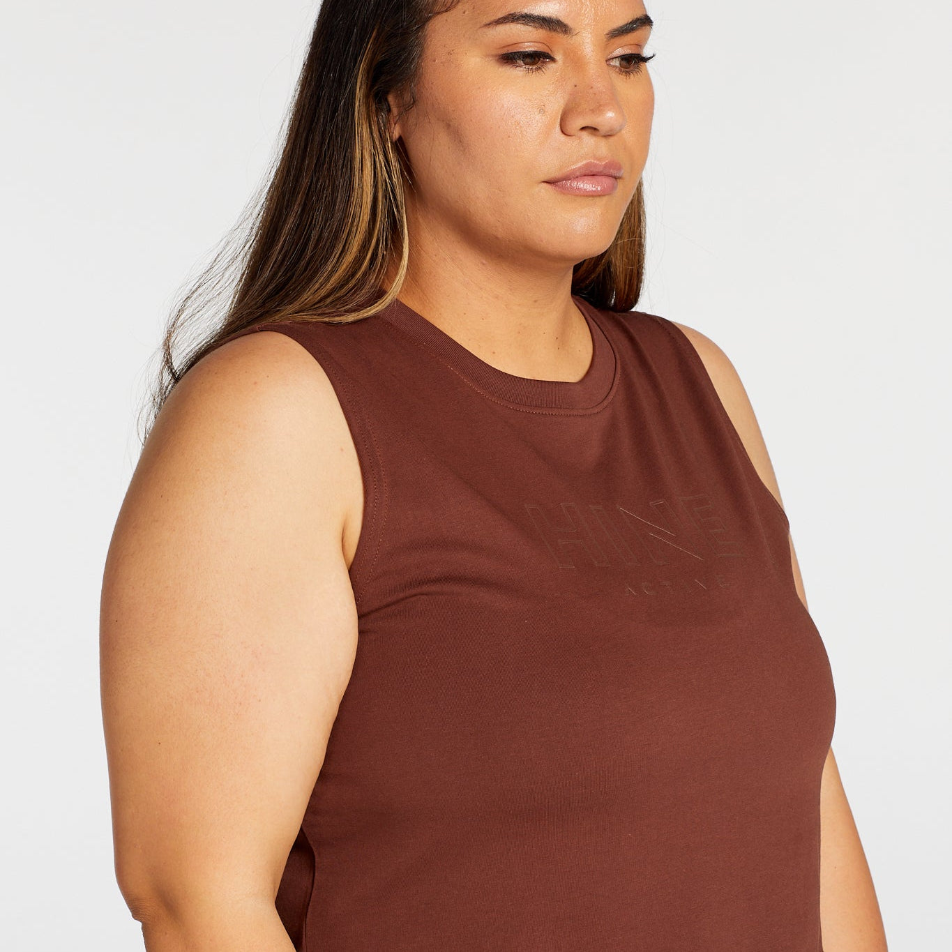 SIGNATURE CROP MUSCLE SINGLET CHOCOLATE