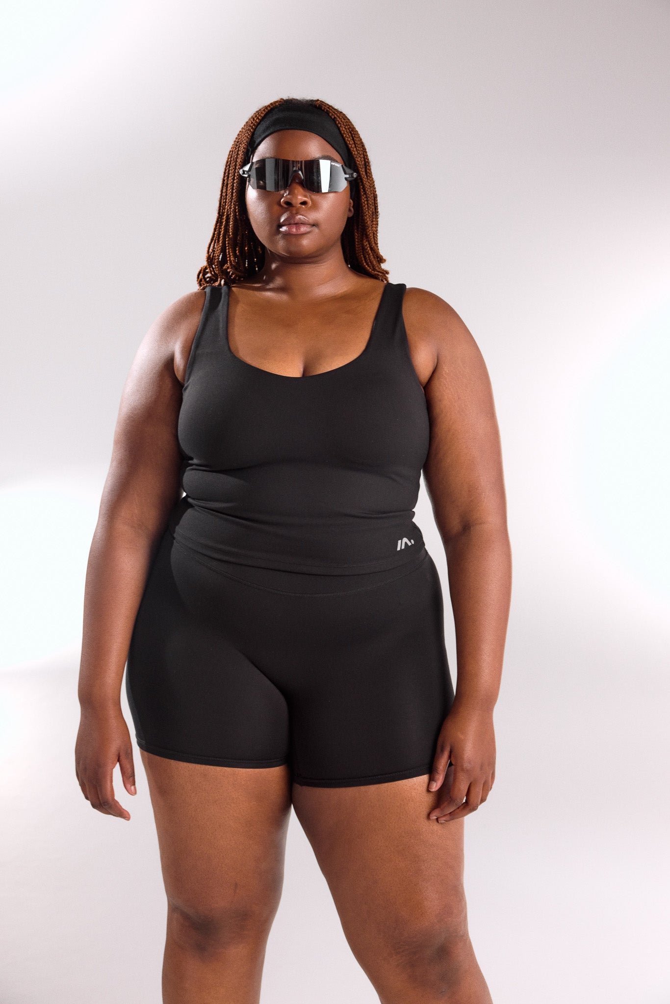 STAPLE MID SHORTS BLACK