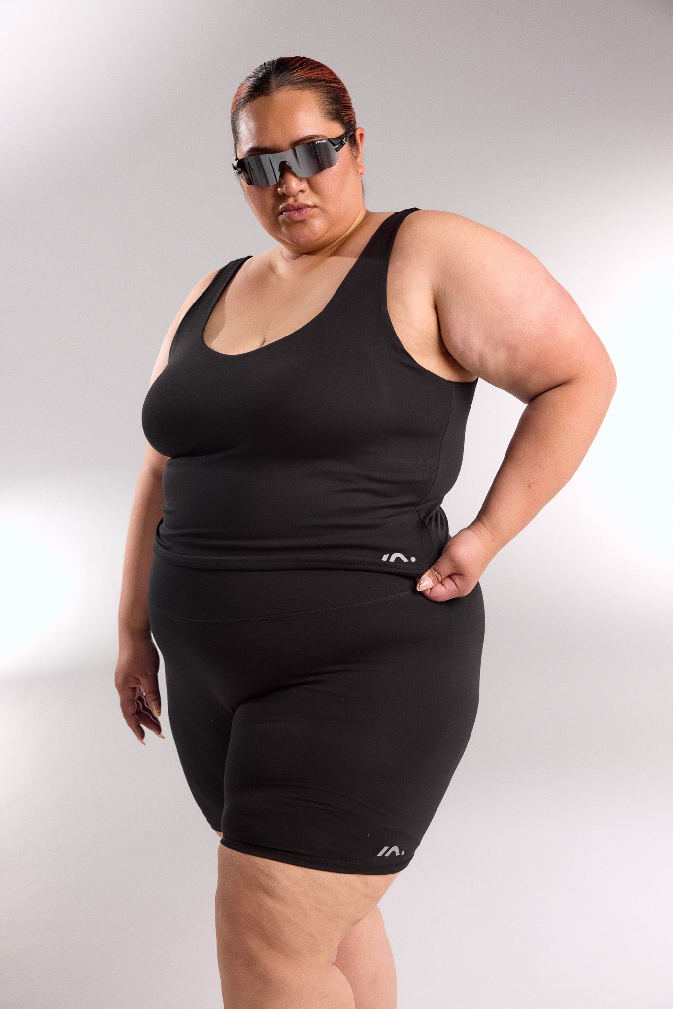 SCULPT TANK BLACK