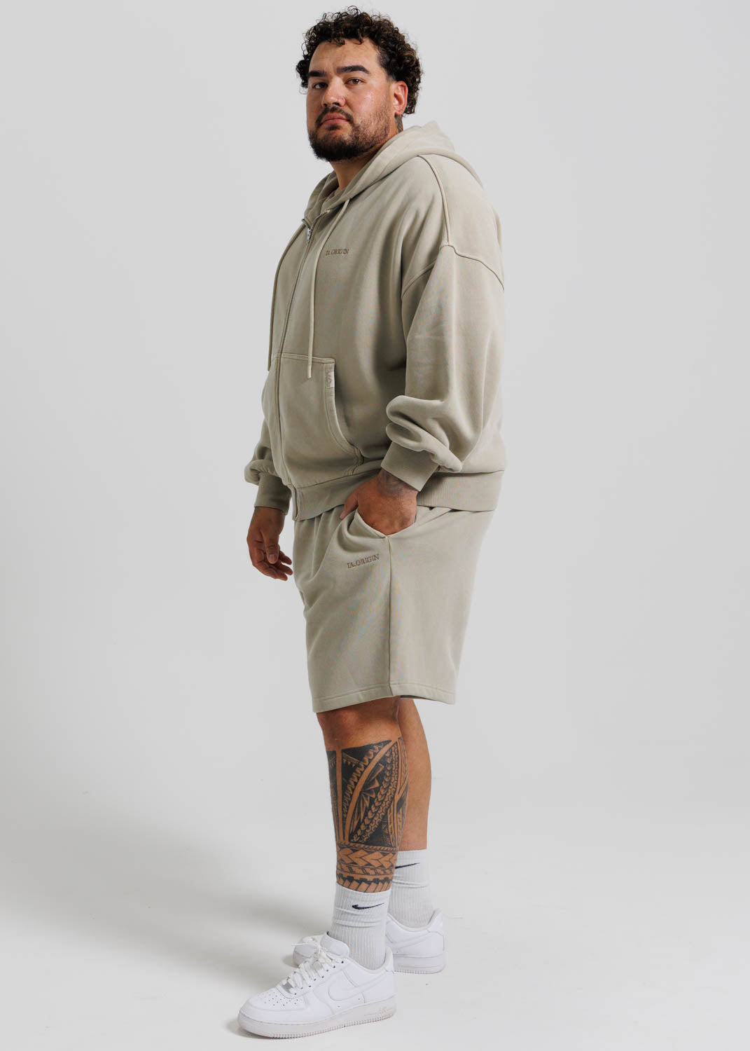ESSENTIAL TRACK SHORT SAND