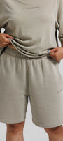 ESSENTIAL TRACK SHORT SAND